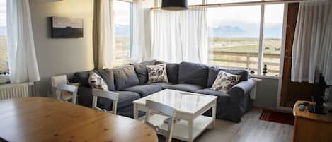 3 bedrooms, soundproofing, iron/ironing board, free cots/infant beds