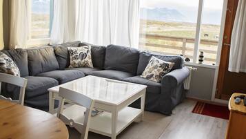 Cottage, 3 Bedrooms, Mountain View | 3 bedrooms, soundproofing, iron/ironing board, free cribs/infant beds