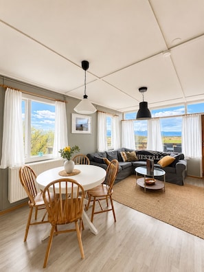 Cottage, 3 chambres, vue montagne | Cuisine privée | Cafetière/bouilloire, réfrigérateur, four, plaque de cuisson