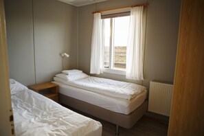 Ferienhaus, 3 Schlafzimmer, Bergblick | 3 Schlafzimmer, schallisolierte Zimmer, Bügeleisen/Bügelbrett