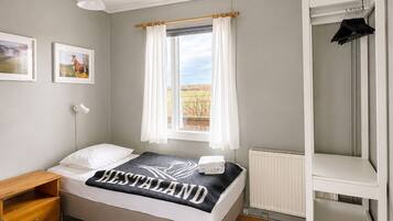 3 bedrooms, soundproofing, iron/ironing board (on request)