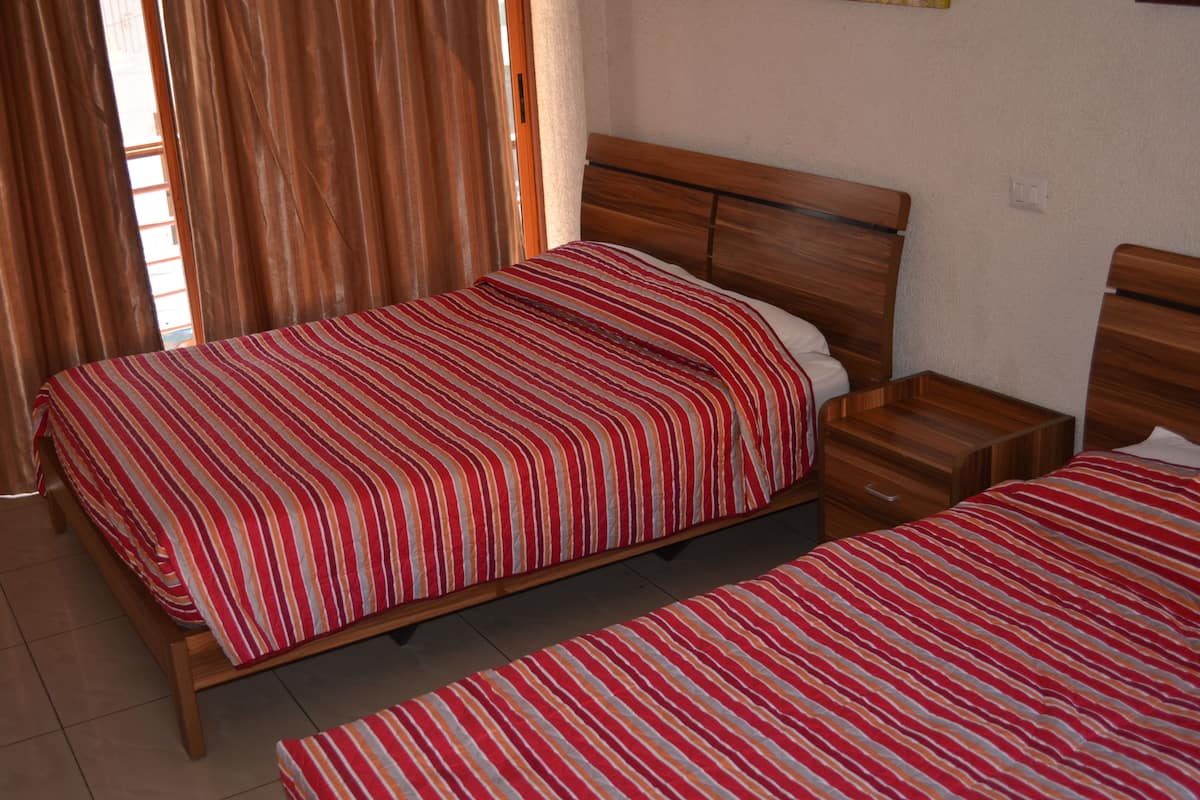 WiFi (free), bed sheets