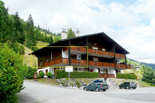 Charming chalet apartment in Portes du Soleil, close to elevators.