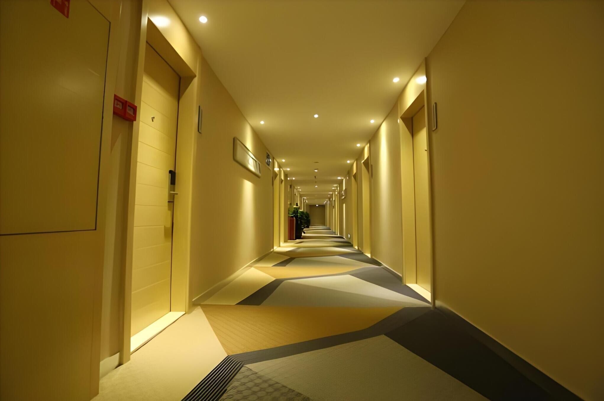 المنشأة من الداخل