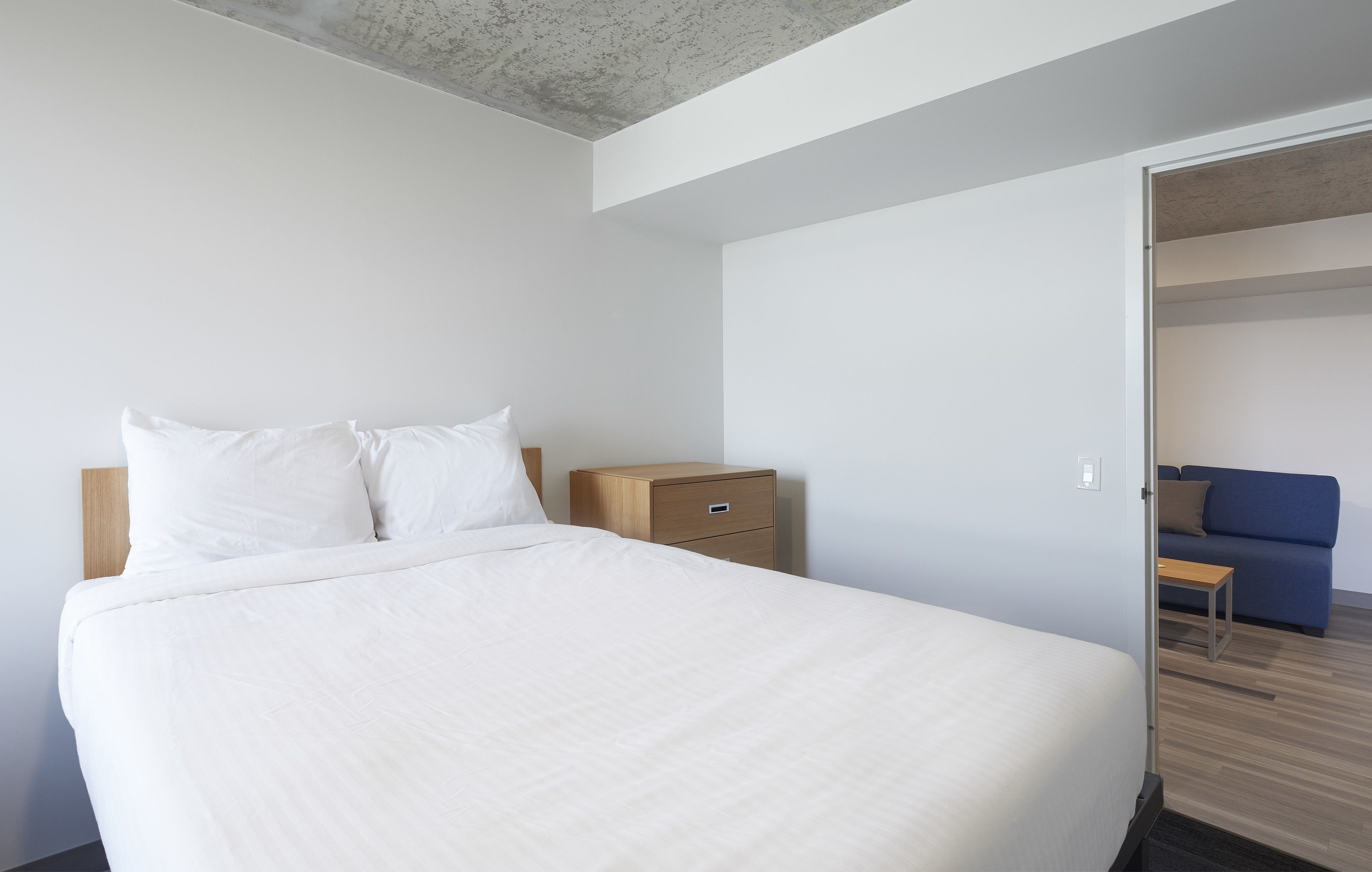 Individually furnished, desk, free WiFi, bed sheets