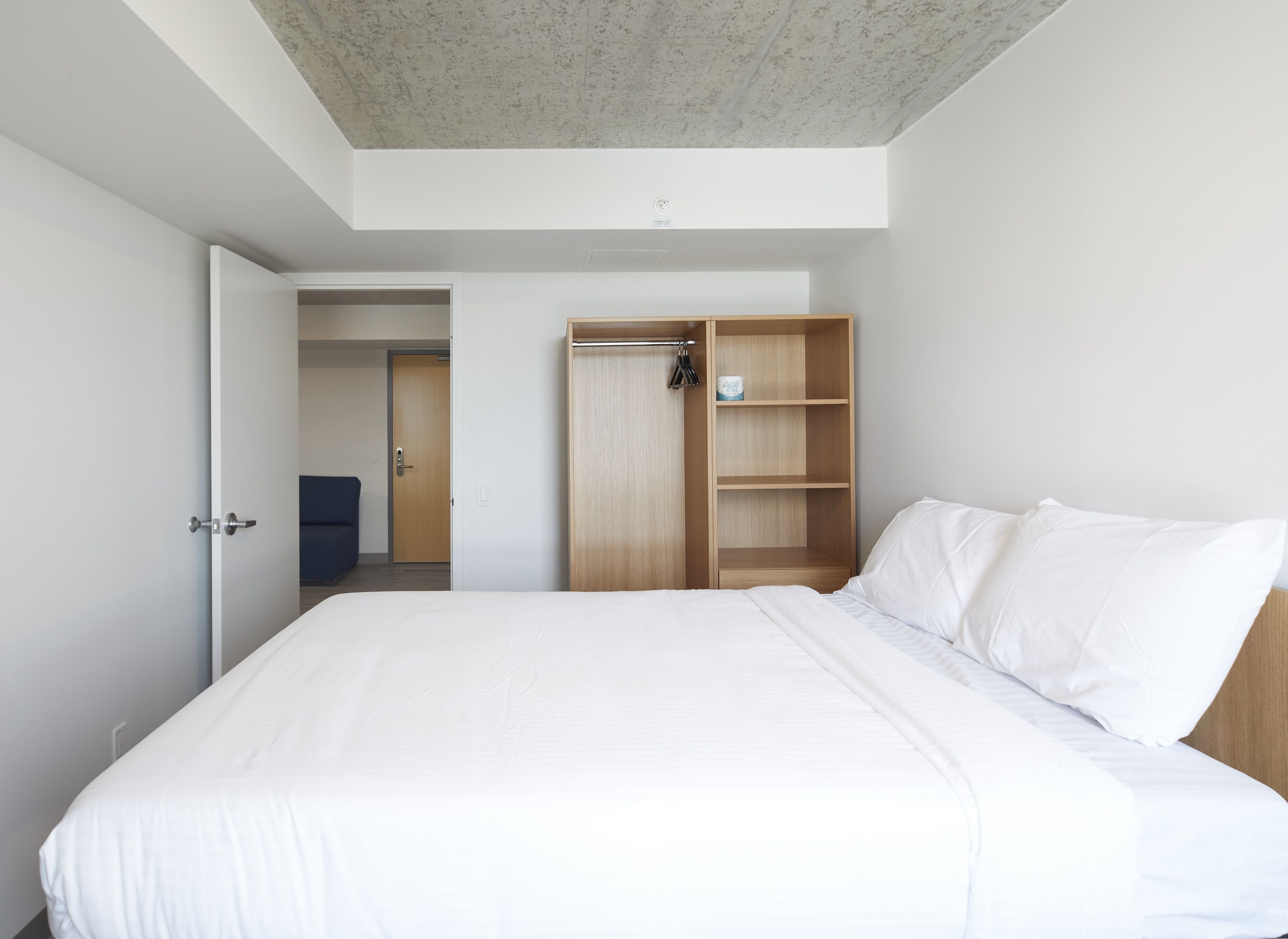 Individually furnished, desk, free WiFi, bed sheets