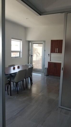 Departamento Deluxe, 2 habitaciones | Servicio a la habitación