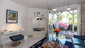 Fernseher, Bücher, Musikbibliothek, Videothek