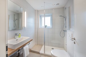 Shower, free toiletries, hair dryer, towels