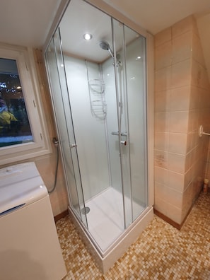 Bruser, hårtørrer, Toiletpapir