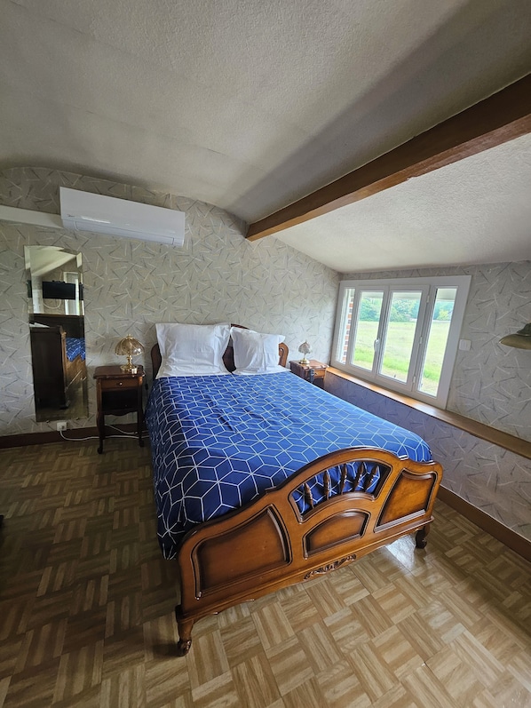 2 bedrooms, iron/ironing board, travel crib, free WiFi