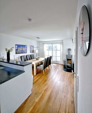 Unclassified image, 2 of 13, button