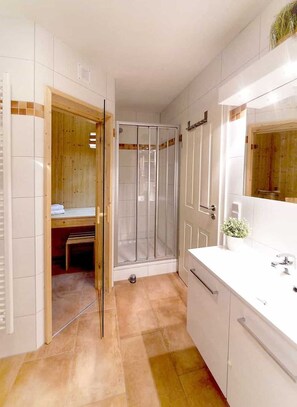 Unclassified image, 2 of 13, button - Sun deck incl. additional costs - Ferienpark Scharmützelsee (Wendisch Rietz)