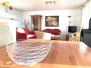 Unclassified image, 3 of 8, button