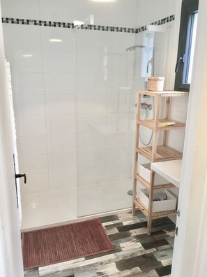 Bruser, hårtørrer, Toiletpapir