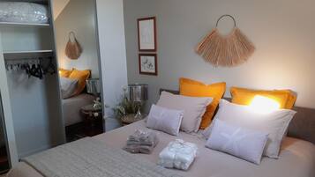 3 slaapkamers, een strijkplank/strijkijzer, gratis wifi, beddengoed