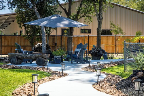 Gruene Country Cottage- just 1 mile to Gruene & 1/2 Mile to the Guadalupe River