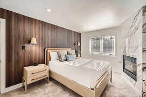 2 bedrooms, iron/ironing board, free WiFi, bed sheets - Free SkyCard Act 2-Level Condo + Loft, Outdoor Pool/Hot Tubs-Lances West 7 (Breckenridge)