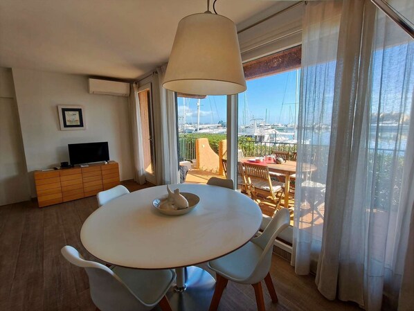 Imagen sin descripción, 1 de 16, botón