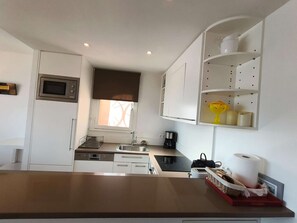 Refrigerador, microondas, horno y lavavajillas 