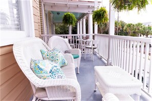 Property grounds - A3 at Saint Philip Square, One Block to King, Spacious Historic Stay (Charleston)