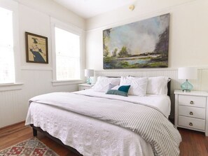 3 bedrooms, desk, iron/ironing board, travel crib - A3 at Saint Philip Square, One Block to King, Spacious Historic Stay (Charleston)