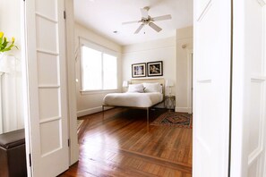 3 bedrooms, desk, iron/ironing board, travel crib