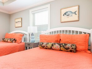 3 bedrooms, iron/ironing board, internet, bed sheets