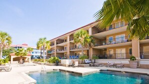 Pool - Brass Rail 206 | 30 Yards to Beach, Shared Pool (Tybee Island)