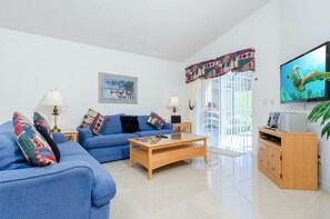 Smart TV, video games, DVD player, books - 3 miles DISNEY, Gated Resort, Private Pool + Spa coloured lights Games Room WiFi (Kissimmee)