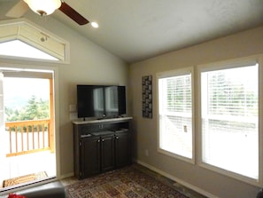 Interior - Mt Defiance Cabin with Columbia River View (Stevenson)