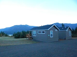Exterior - Mt Defiance Cabin with Columbia River View (Stevenson)