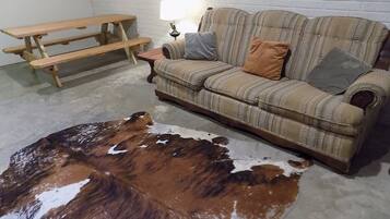 Smart TV, chimenea, reproductor de DVD, futbolito