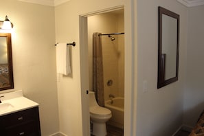 Chambre Deluxe, 1 trĂšs grand lit | Salle de bain