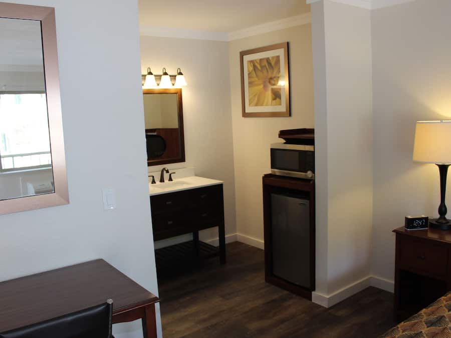 Habitación individual Deluxe, 1 cama Queen size | Ropa de cama de alta calidad, camas con pillow-top y escritorio