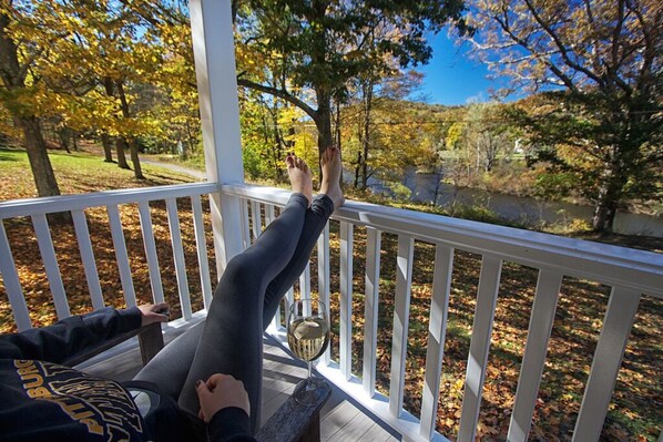 Property grounds - Spacious Riverside home - Hot Tub, Fire Pit & GAP (Confluence)