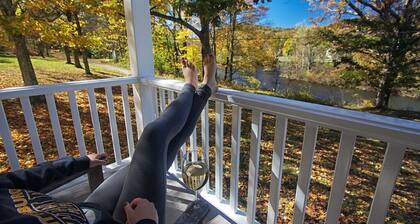 Spacious Riverside home - Hot Tub, Fire Pit & GAP