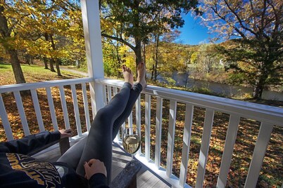 Spacious Riverside home - Hot Tub, Fire Pit & GAP