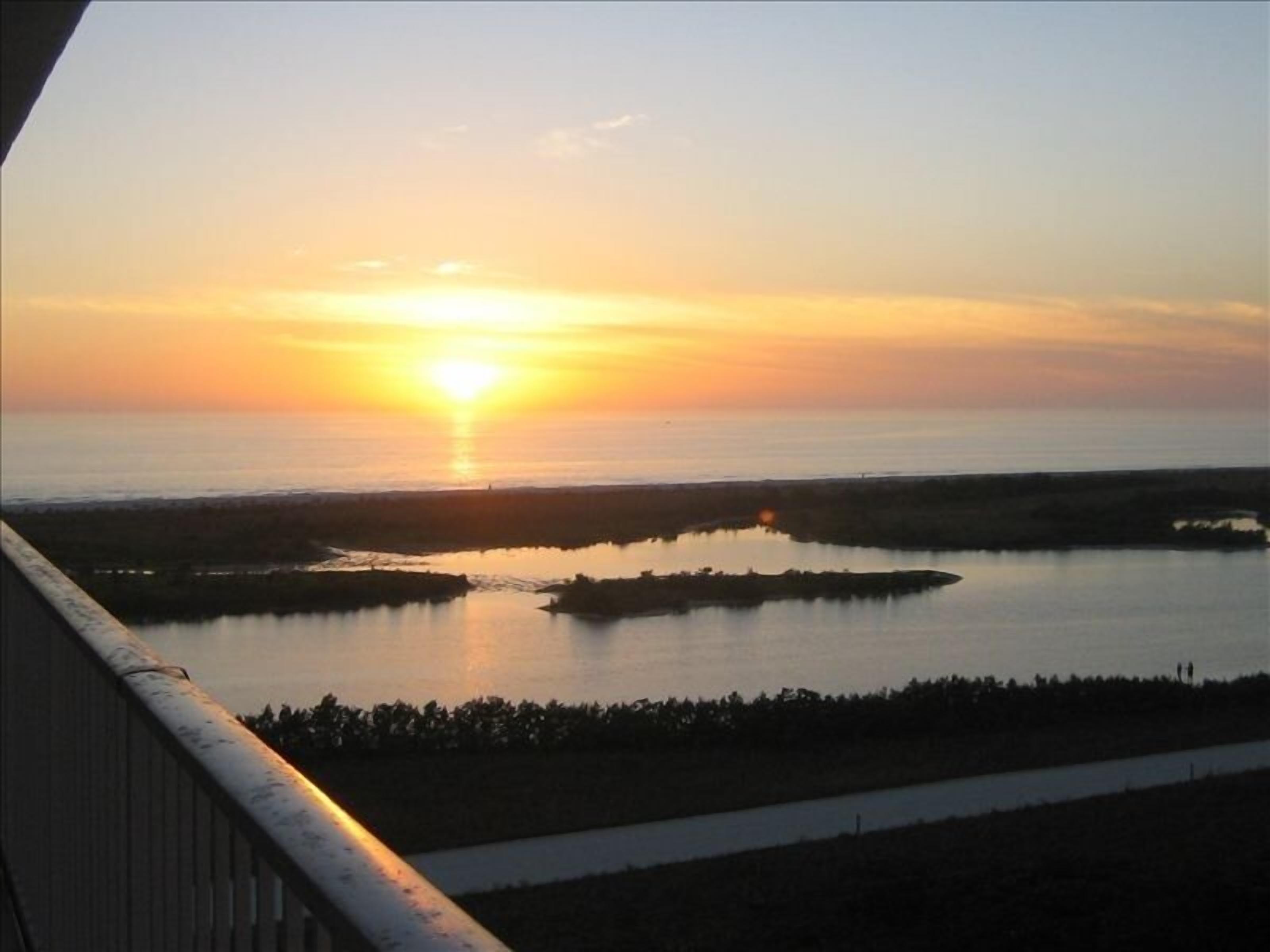 Beachfront Property - 2 Bedrooms, 2 baths, Sleeps 6