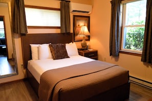 Exclusive Cottage, 1 Queen Bed with Sofa bed, Non Smoking, Fireplace | Premium bedding, pillowtop beds, iron/ironing board, free WiFi