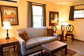 Exclusive Cottage, 1 Queen Bed with Sofa bed, Non Smoking, Fireplace | Premium bedding, pillowtop beds, iron/ironing board, free WiFi - Woodfield Manor, A Sundance Vacations Property (Mount Pocono)