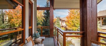 デラックス4ベッドルーム、3。5バスルームタウンホーム、メディアルーム