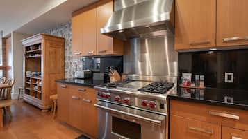 KĂŒhlschrank, Mikrowelle, Ofen, Herdplatte