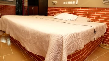 1 bedroom, premium bedding, minibar, in-room safe