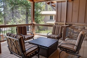 Comfortable seating for 4 on the front porch.