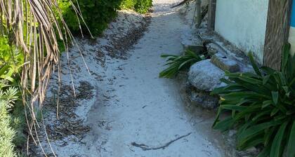 Casa De Las Joyas...Sweet Casita Near Xcacel Beach: Newly remodeled late 2023!