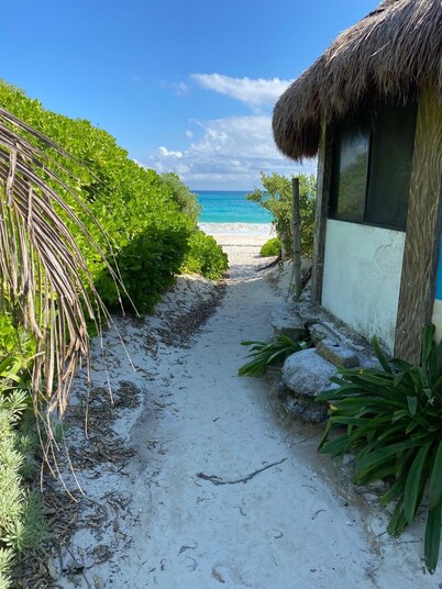 Casa De Las Joyas...Sweet Casita Near Xcacel Beach: Newly remodeled late 2023!