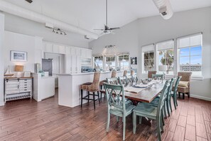 Dining - Sunsets | Private Pool & Hot Tub | Green Lights | Boat Lift | Icemaker (Rockport)
