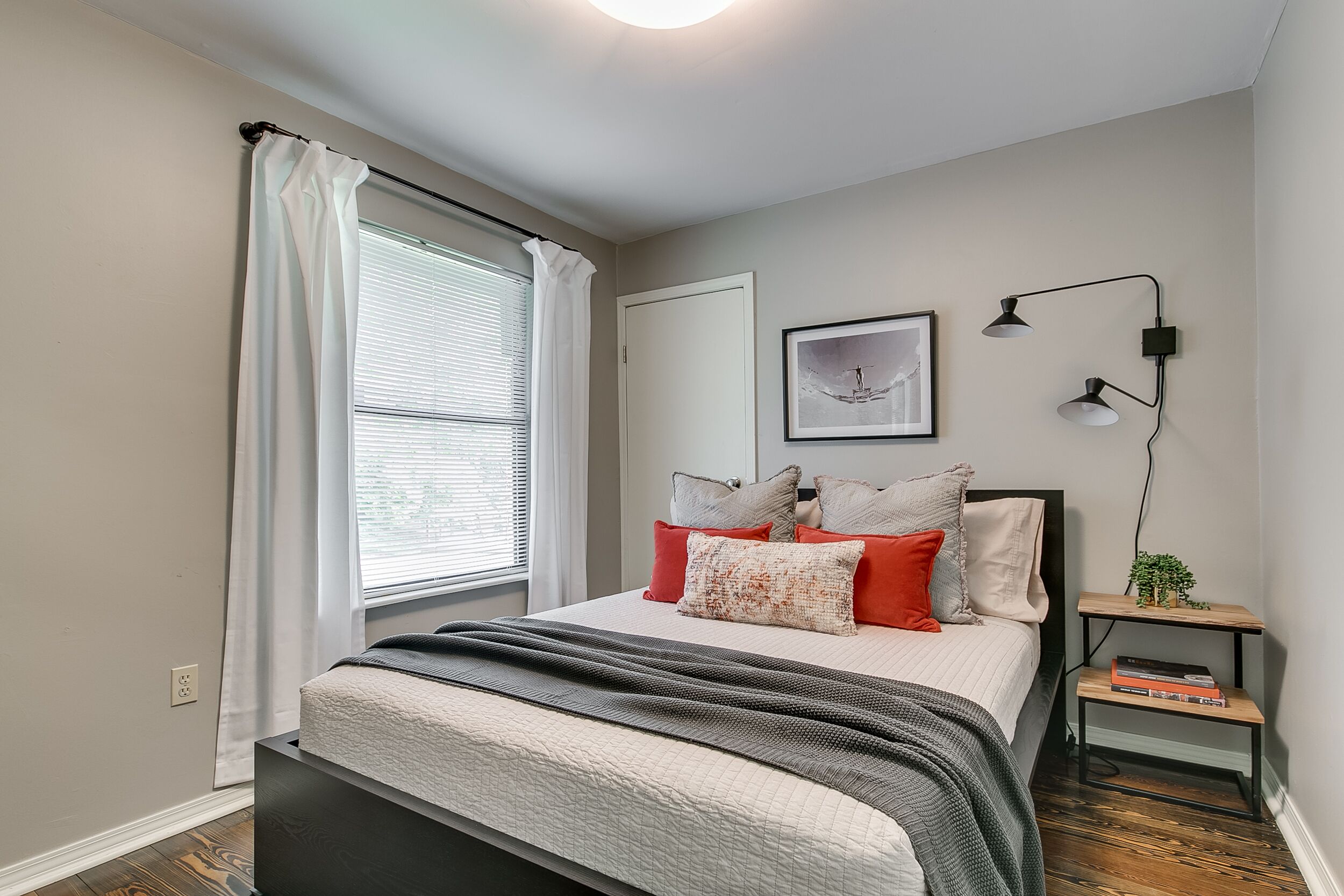 2 chambres, fer et planche à repasser, Wi-Fi, draps fournis