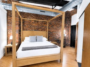 Room - Downtown Music City Loft living! ~Steps to the Ryman and Broadway (Nashville)